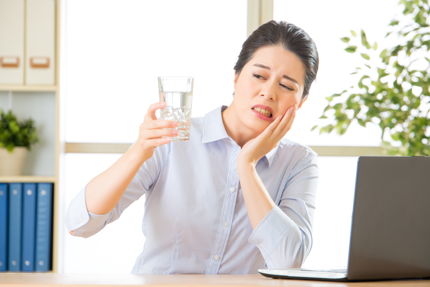 why-does-my-tooth-hurt-when-i-m-drinking-water